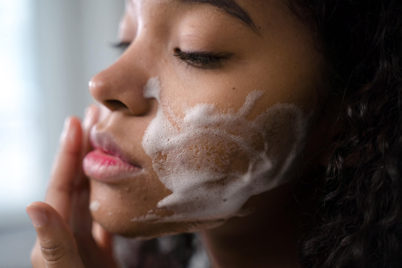 The Best Skincare Routine for Sensitive Skin (4 Easy Steps)